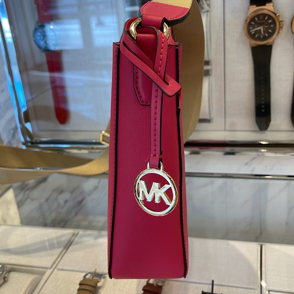 Michael Kors Jet Set Travel Small Messenger Crossbody Bag
Electric Pink 
NWT - Picture 16 of 16